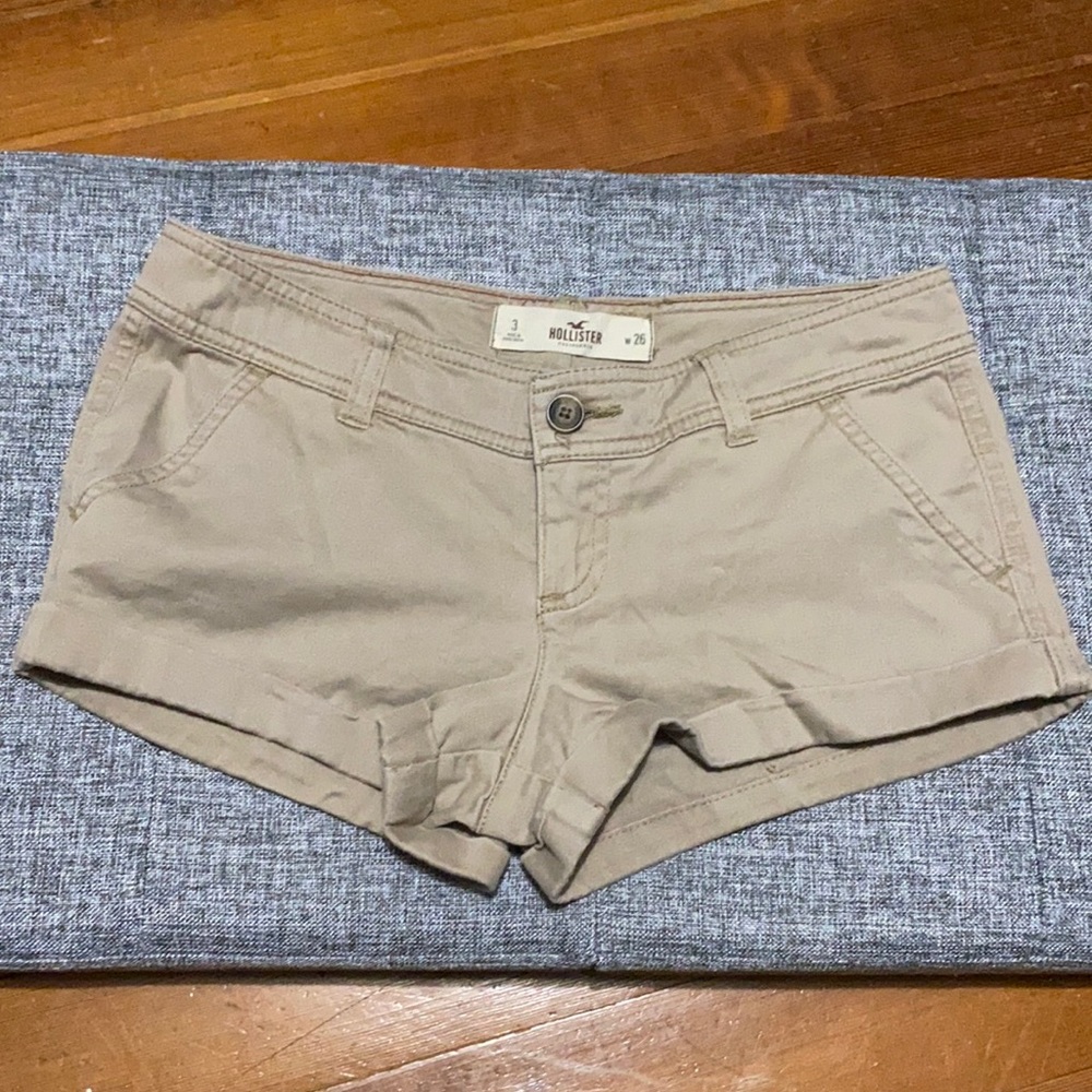 DONATED ‼️ HOLLISTER size 3 tan shorts